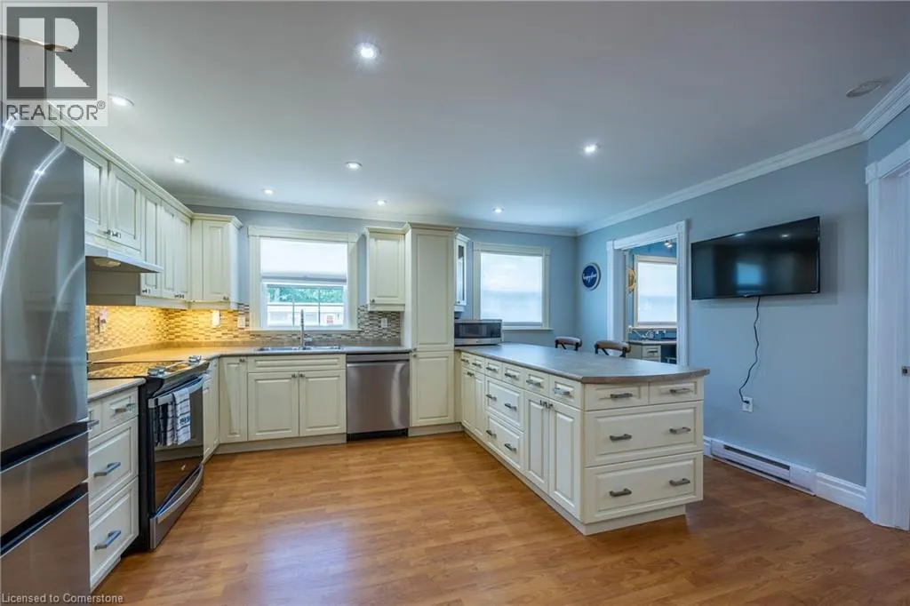 54 RIDGEWOOD Drive