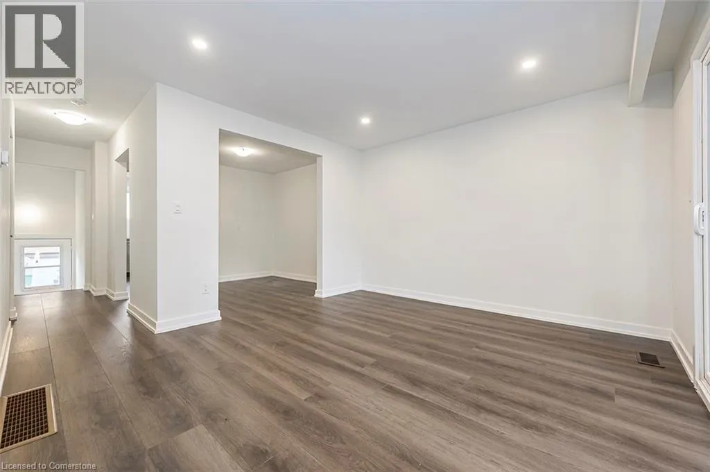 28 WOODMAN Drive N