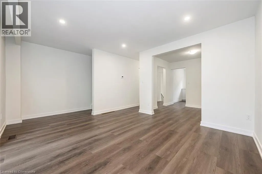 28 WOODMAN Drive N