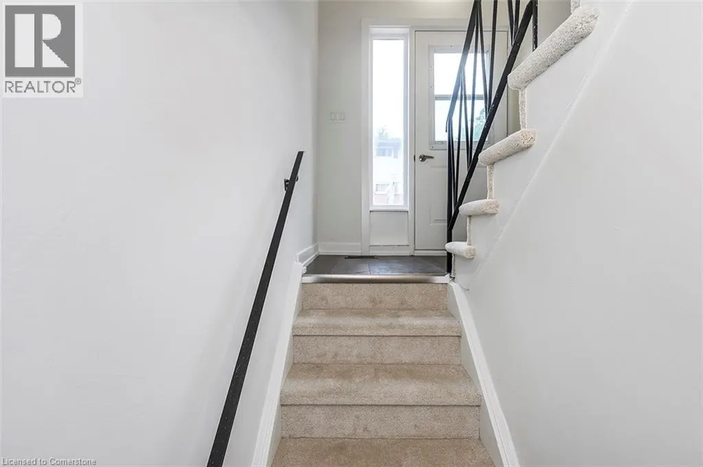 28 WOODMAN Drive N