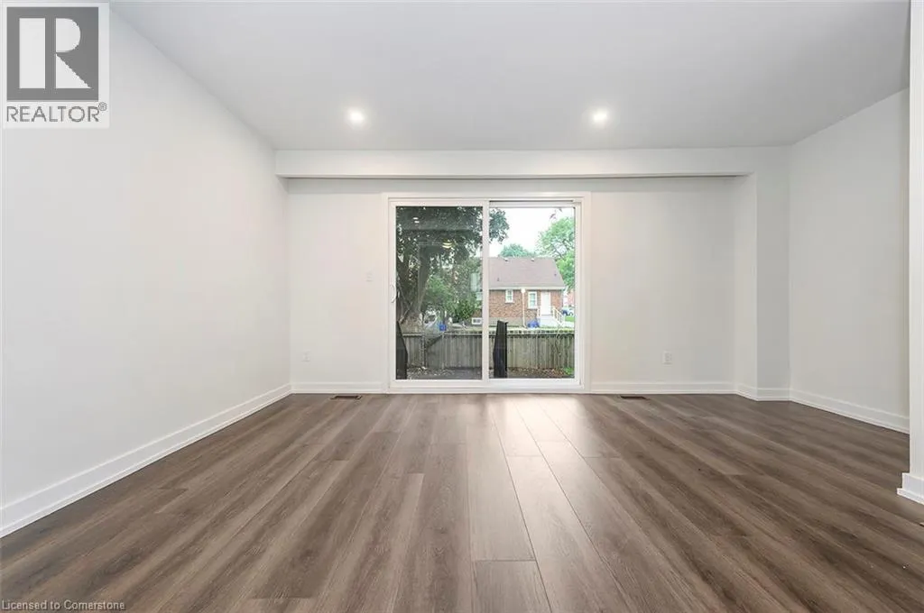28 WOODMAN Drive N
