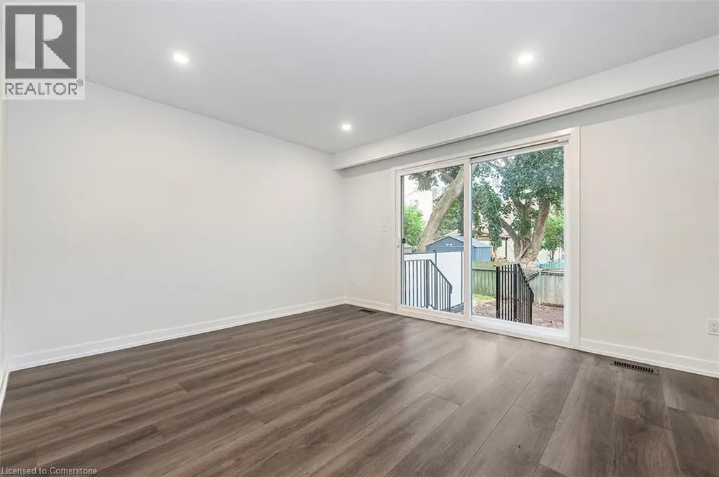 28 WOODMAN Drive N