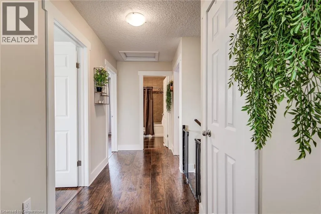 127 ENGLISH Crescent