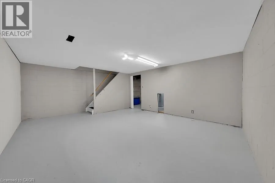 1015 UPPER GAGE Avenue Unit# 4, #4
