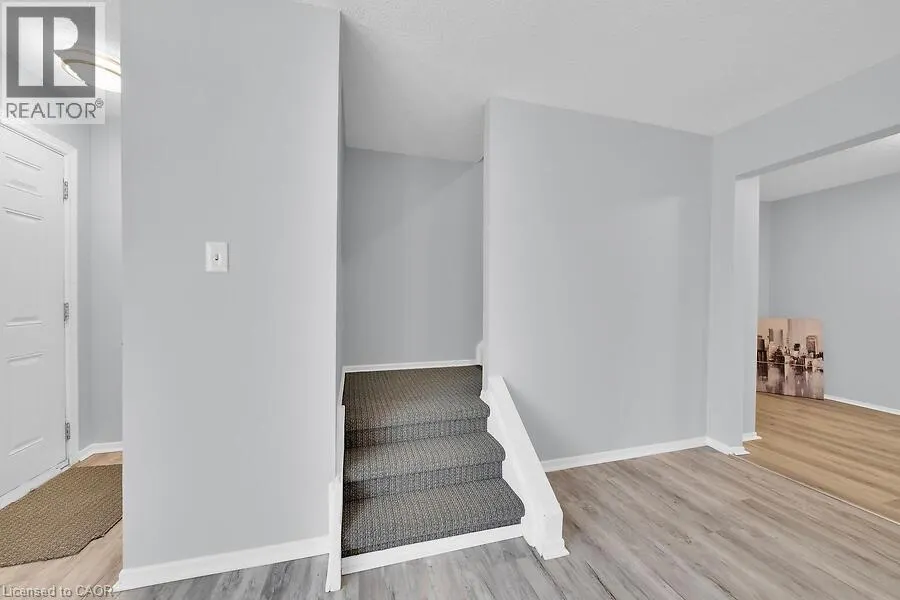 1015 UPPER GAGE Avenue Unit# 4, #4