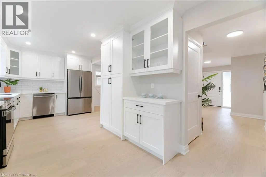 2392 ARNOLD Crescent