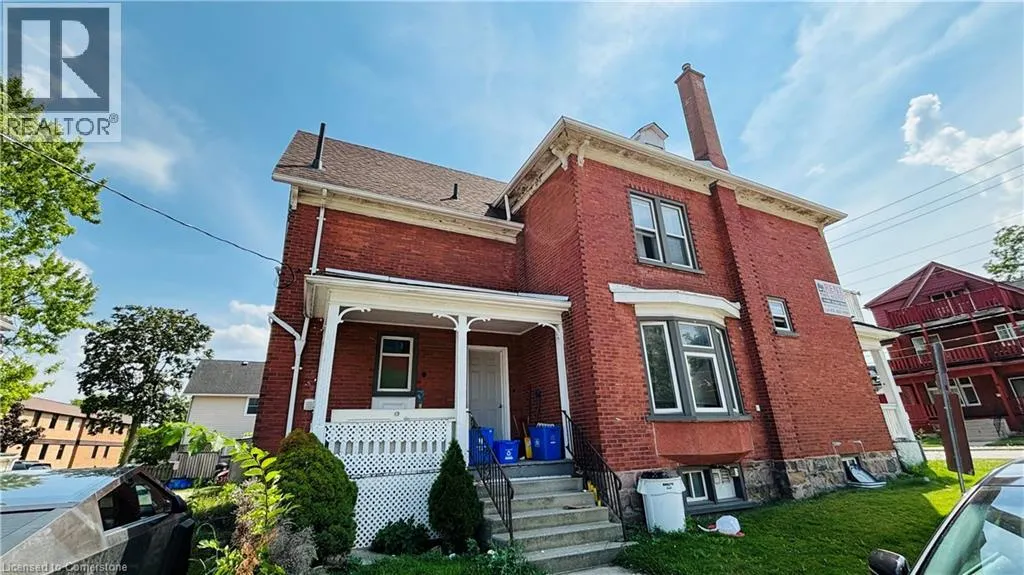 30 REGINA Street N