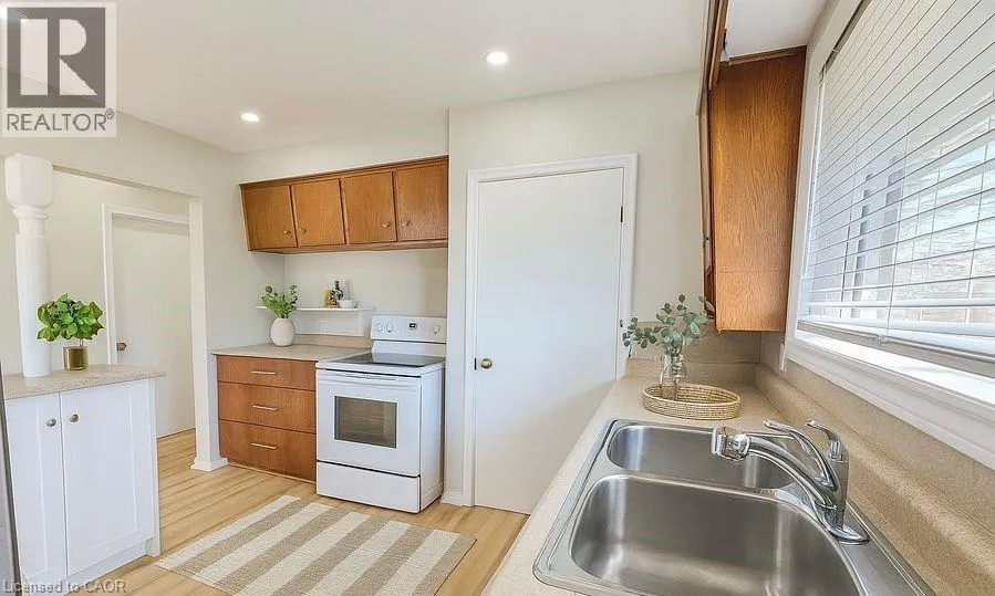 37 KINGSLEA Drive Unit# UPPER, #UPPER