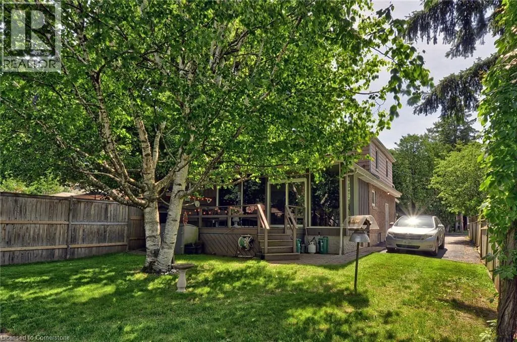 199 1/2 DUNDAS Lane