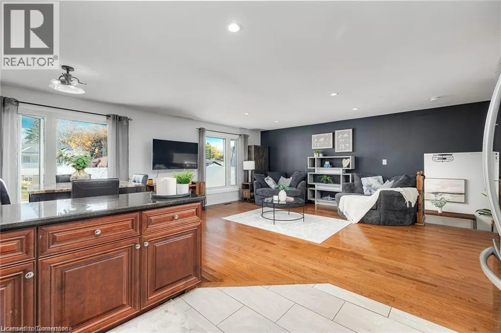 95 AVONMORE Crescent