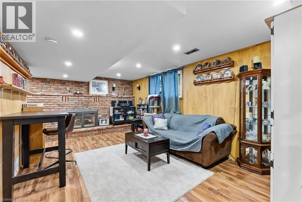49 GROVE Avenue