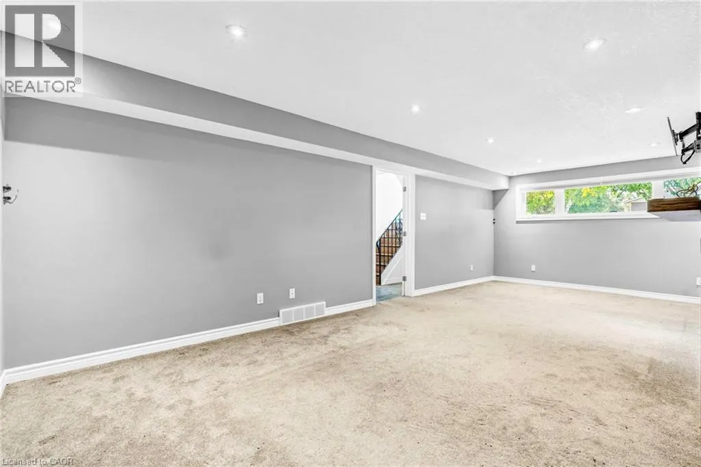 78 TUPPER Crescent