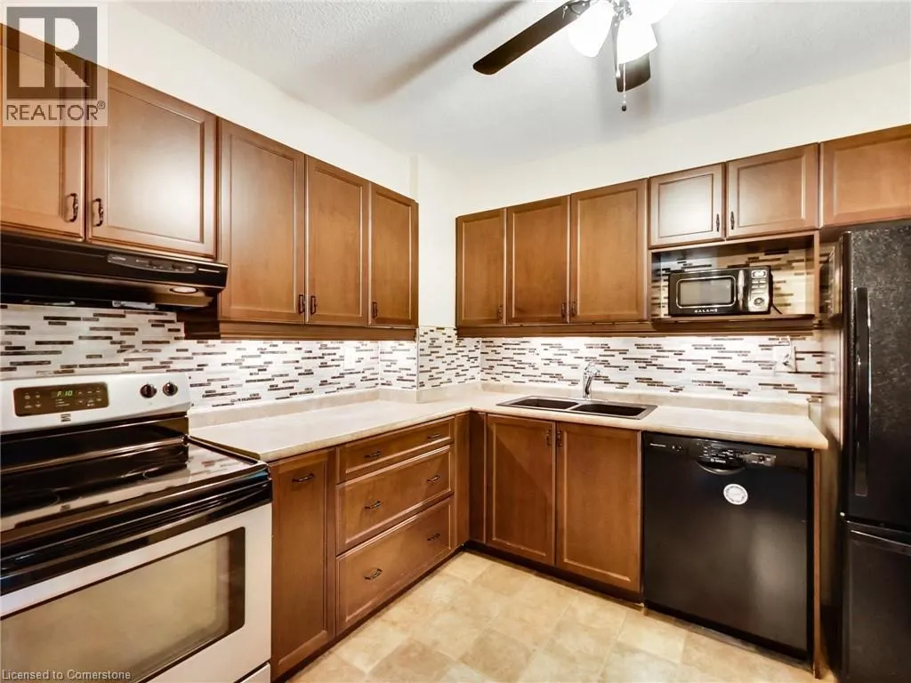500 GREEN Road Unit# 203, #203