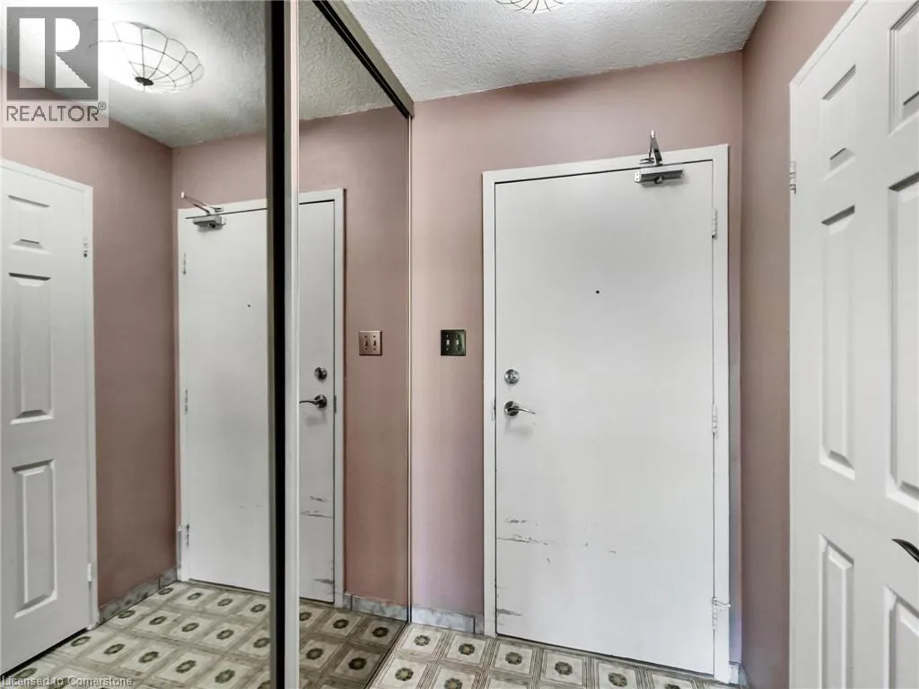 500 GREEN Road Unit# 203, #203