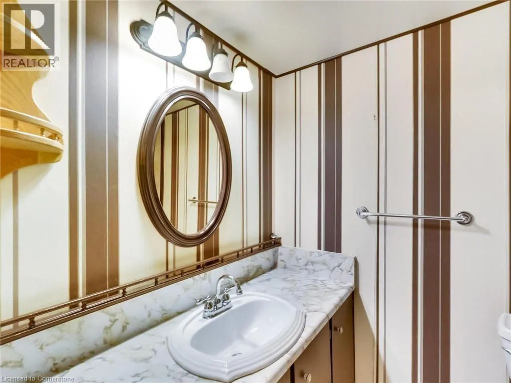 500 GREEN Road Unit# 203, #203