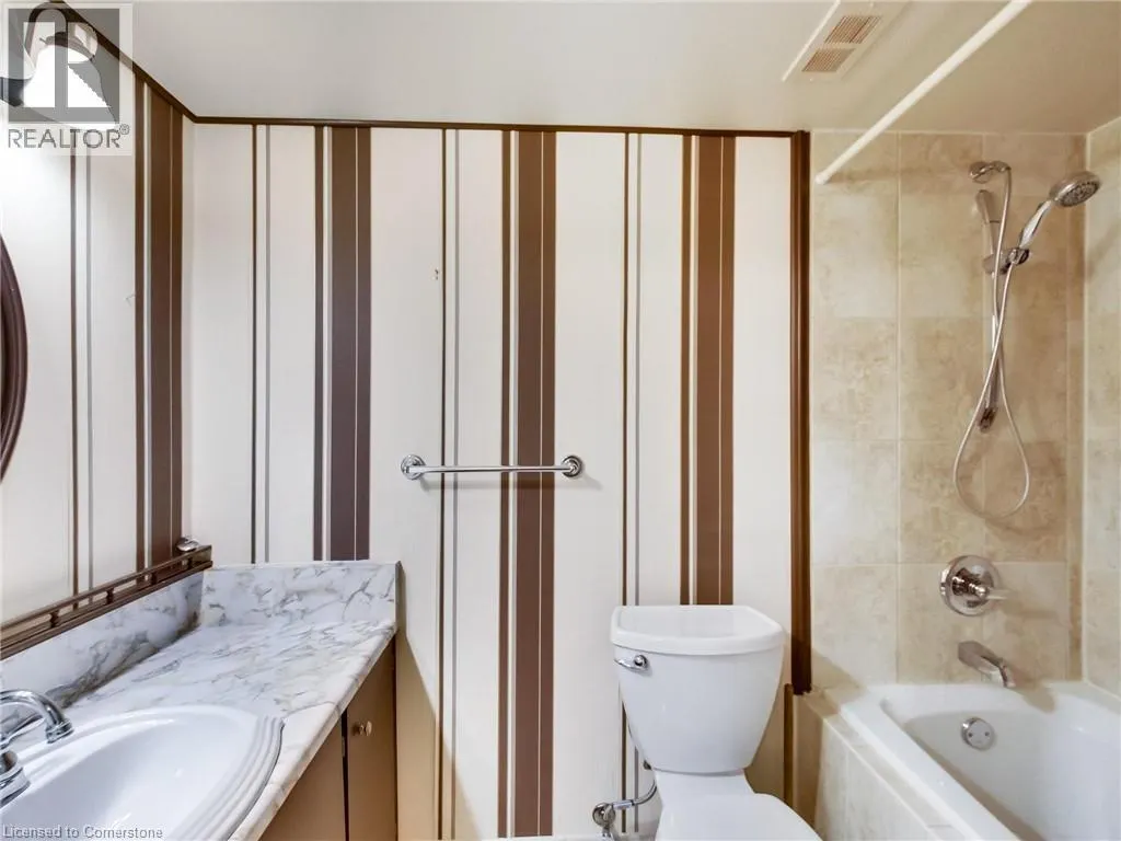 500 GREEN Road Unit# 203, #203