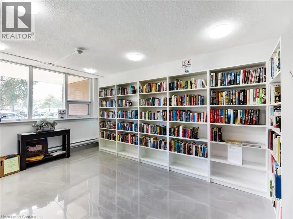 500 GREEN Road Unit# 203, #203