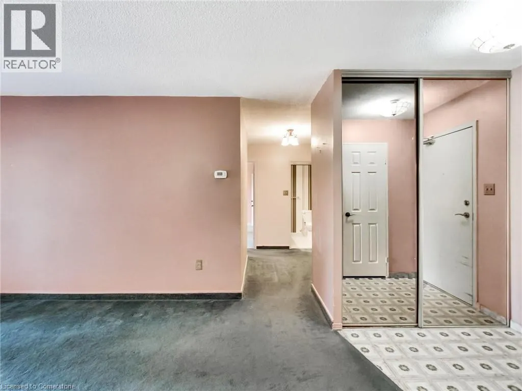 500 GREEN Road Unit# 203, #203