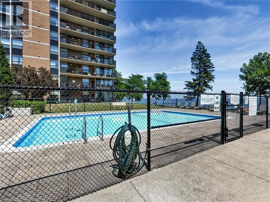 500 GREEN Road Unit# 203, #203