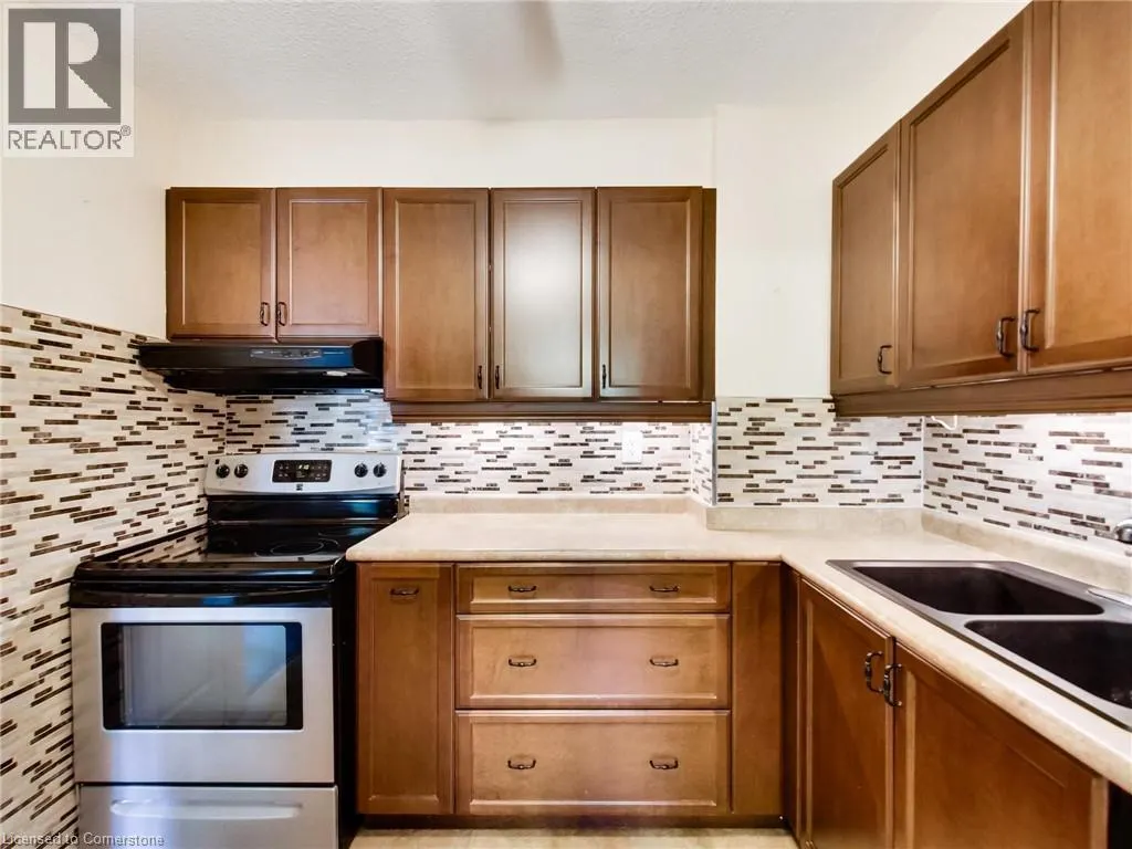 500 GREEN Road Unit# 203, #203