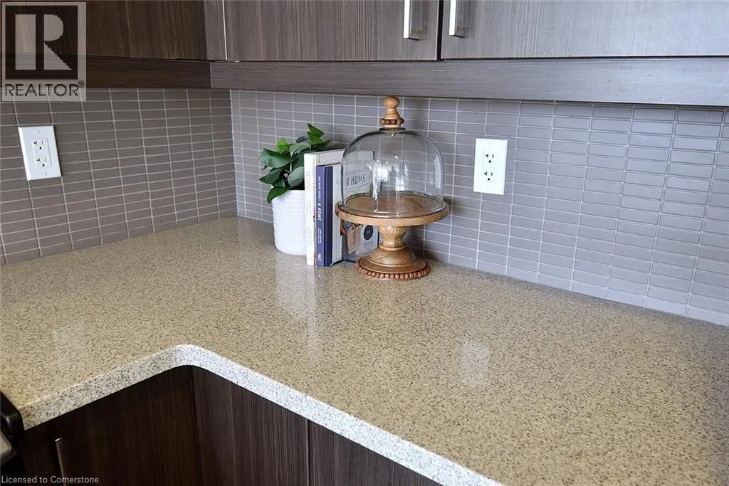 551 MAPLE Avenue Unit# 701, #701