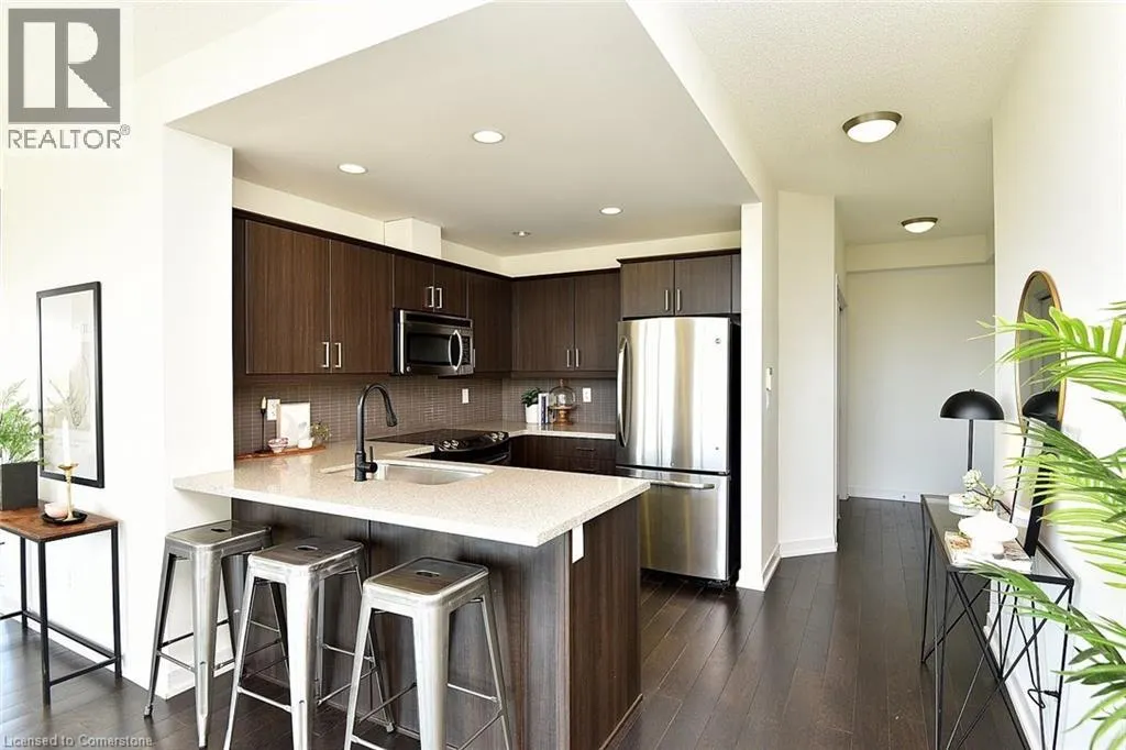 551 MAPLE Avenue Unit# 701, #701
