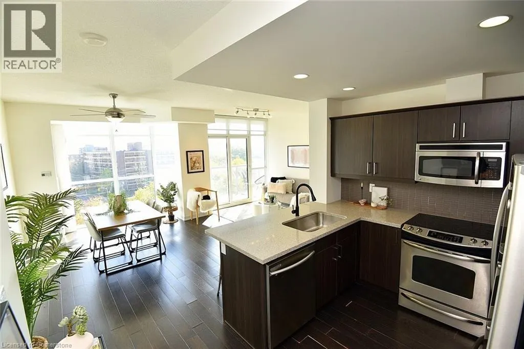 551 MAPLE Avenue Unit# 701, #701