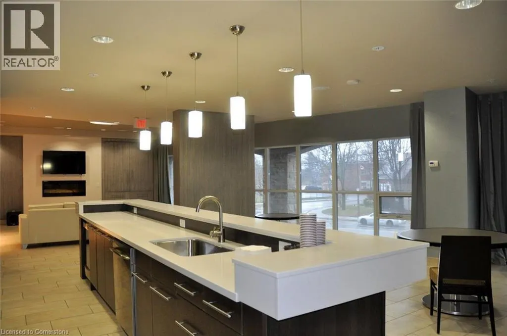 551 MAPLE Avenue Unit# 701, #701
