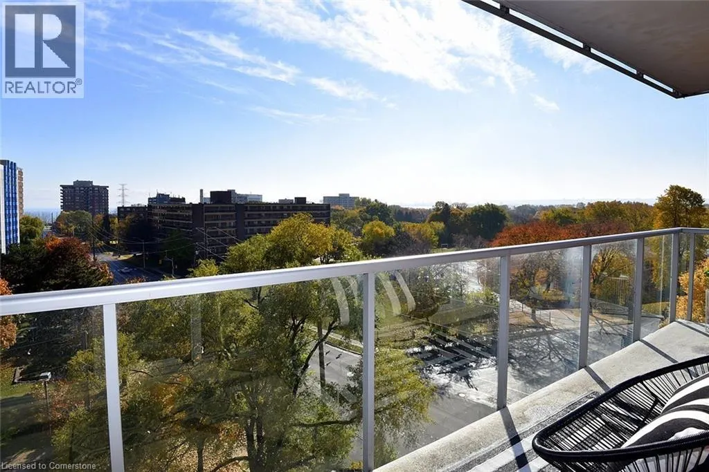 551 MAPLE Avenue Unit# 701, #701