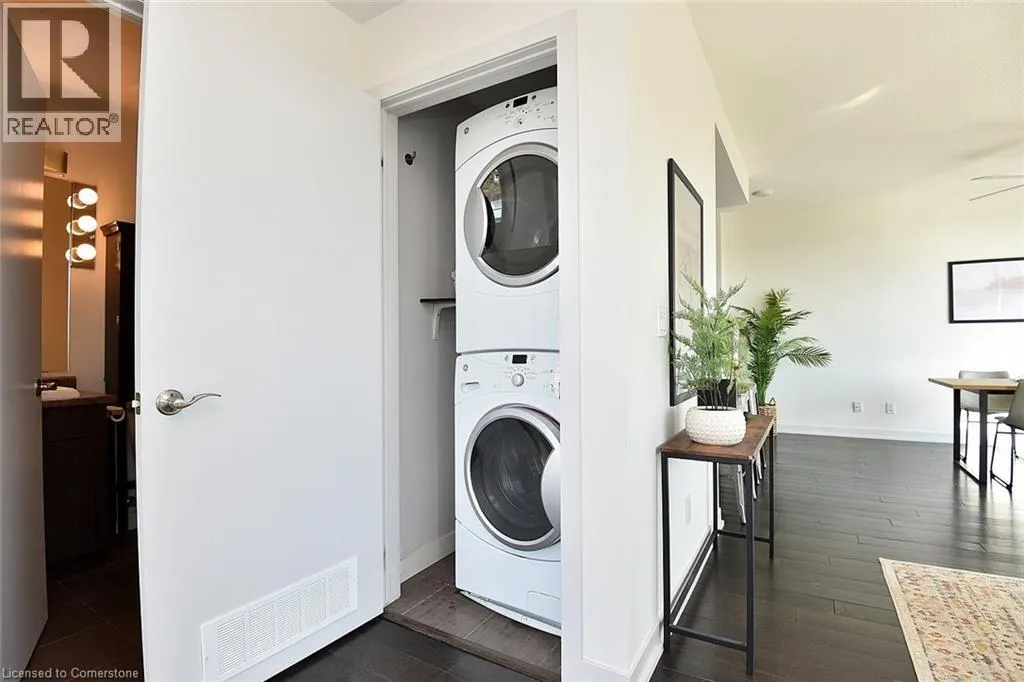551 MAPLE Avenue Unit# 701, #701