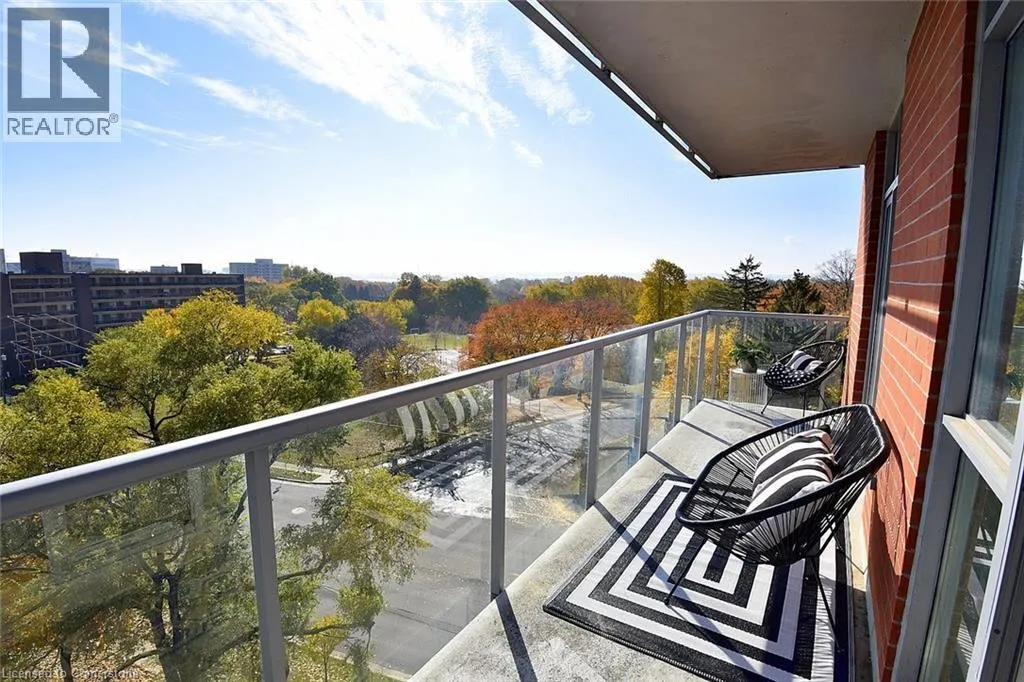 551 MAPLE Avenue Unit# 701, #701