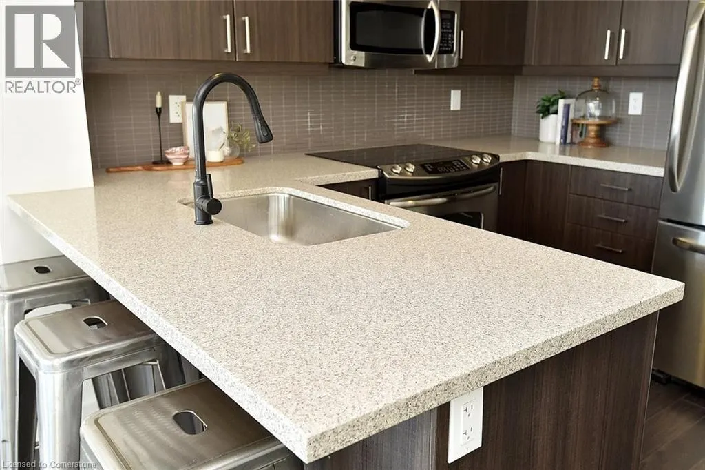 551 MAPLE Avenue Unit# 701, #701