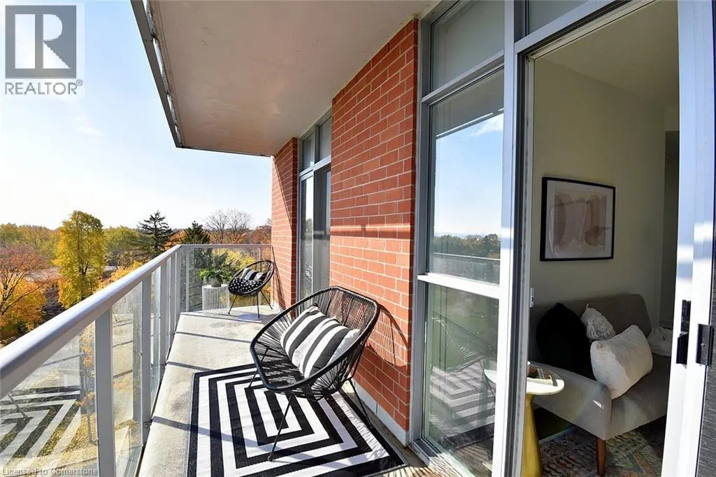 551 MAPLE Avenue Unit# 701, #701