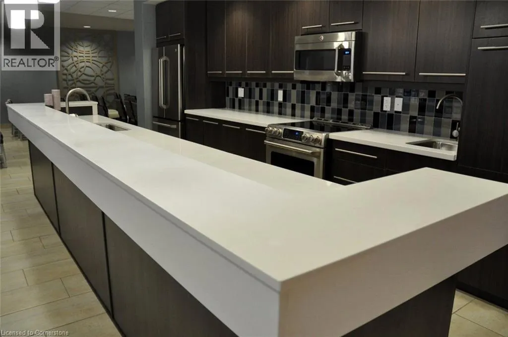 551 MAPLE Avenue Unit# 701, #701