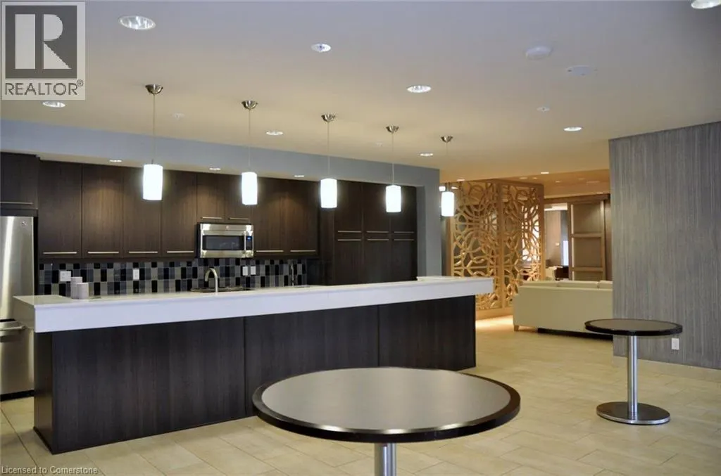 551 MAPLE Avenue Unit# 701, #701