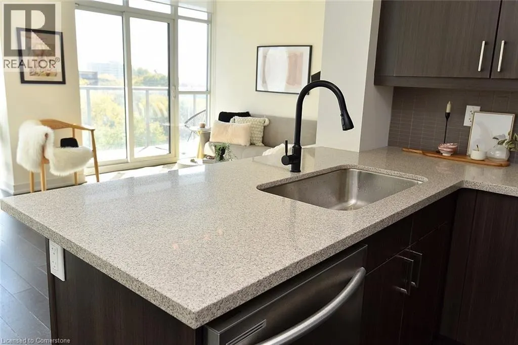 551 MAPLE Avenue Unit# 701, #701