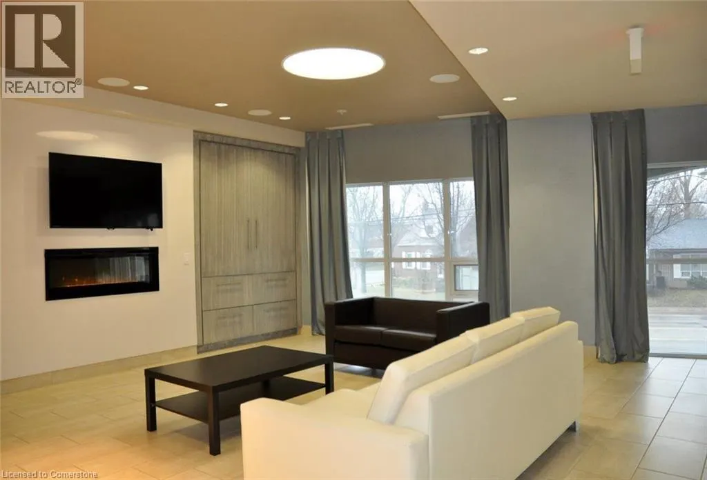 551 MAPLE Avenue Unit# 701, #701