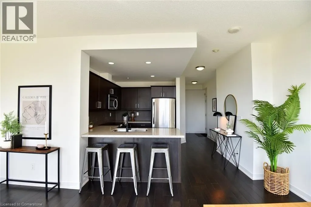 551 MAPLE Avenue Unit# 701, #701