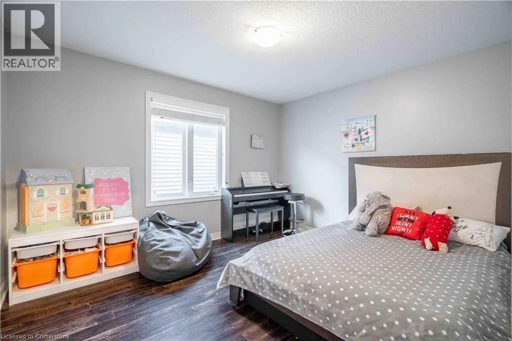 16 KINSMAN Drive