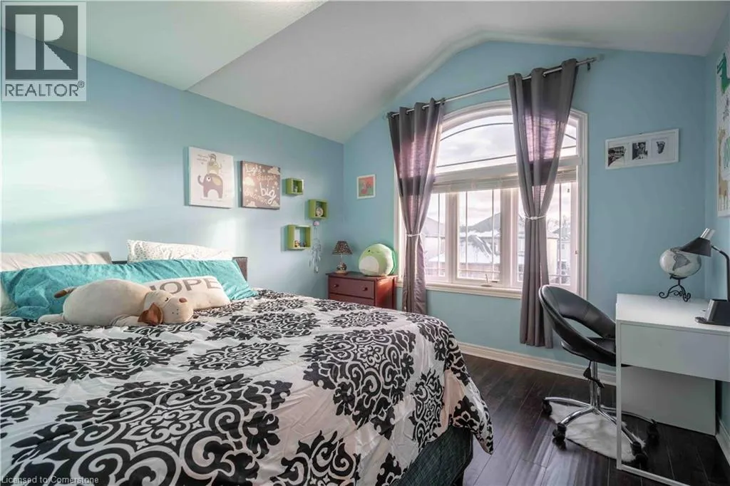16 KINSMAN Drive