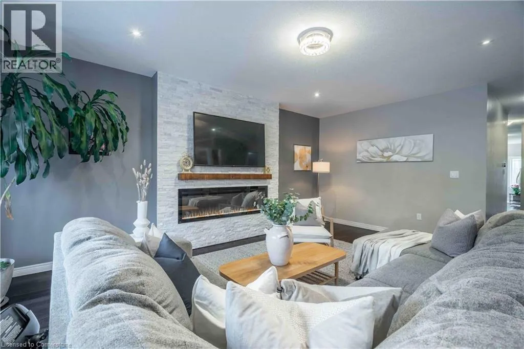 16 KINSMAN Drive