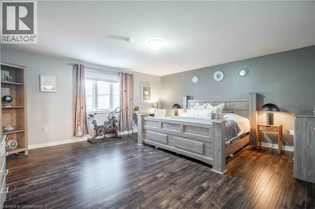 16 KINSMAN Drive