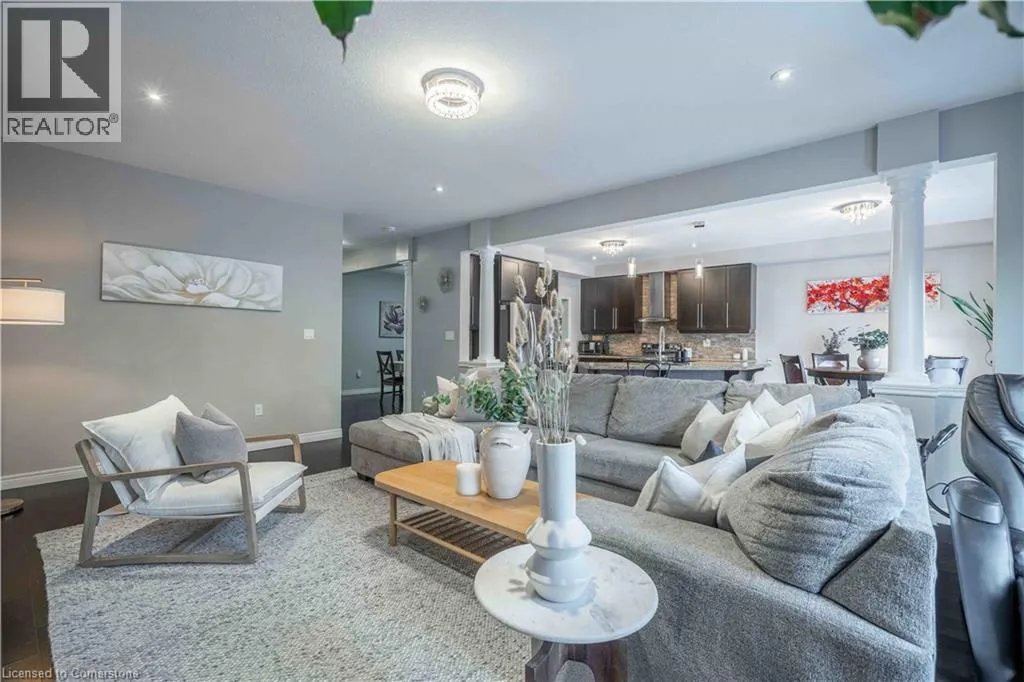 16 KINSMAN Drive