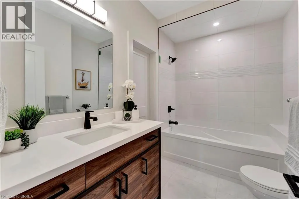 154 VANROOY Trail