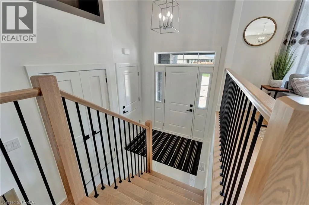 154 VANROOY Trail