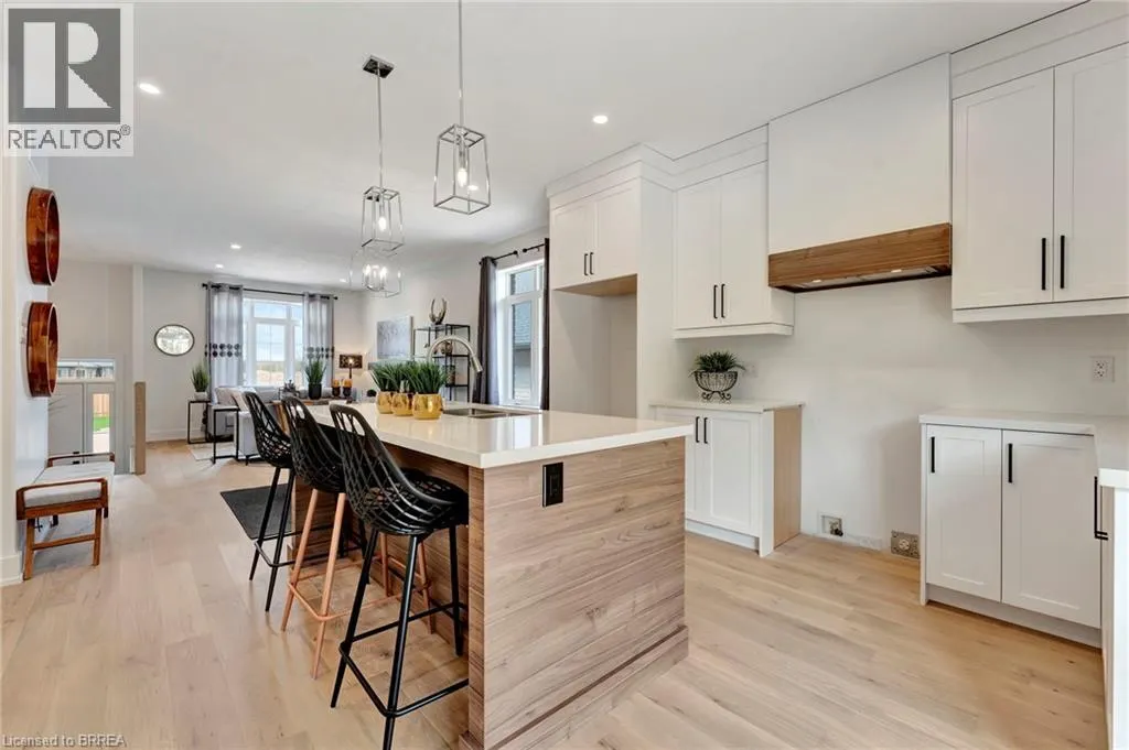 154 VANROOY Trail