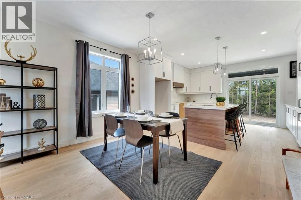 154 VANROOY Trail