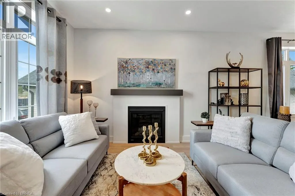 154 VANROOY Trail