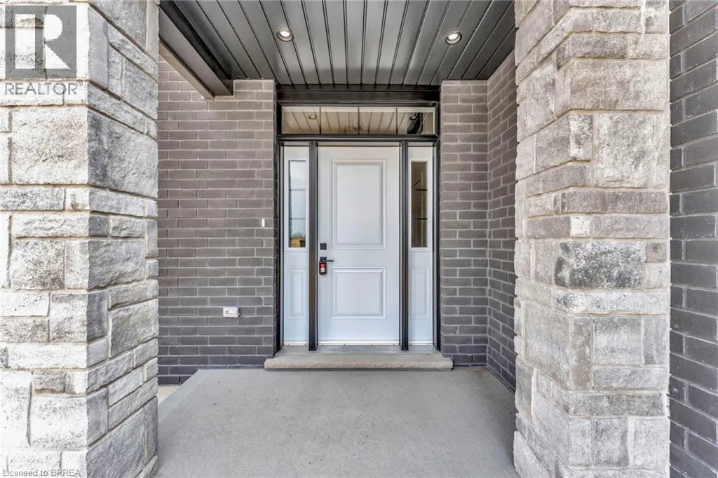 154 VANROOY Trail