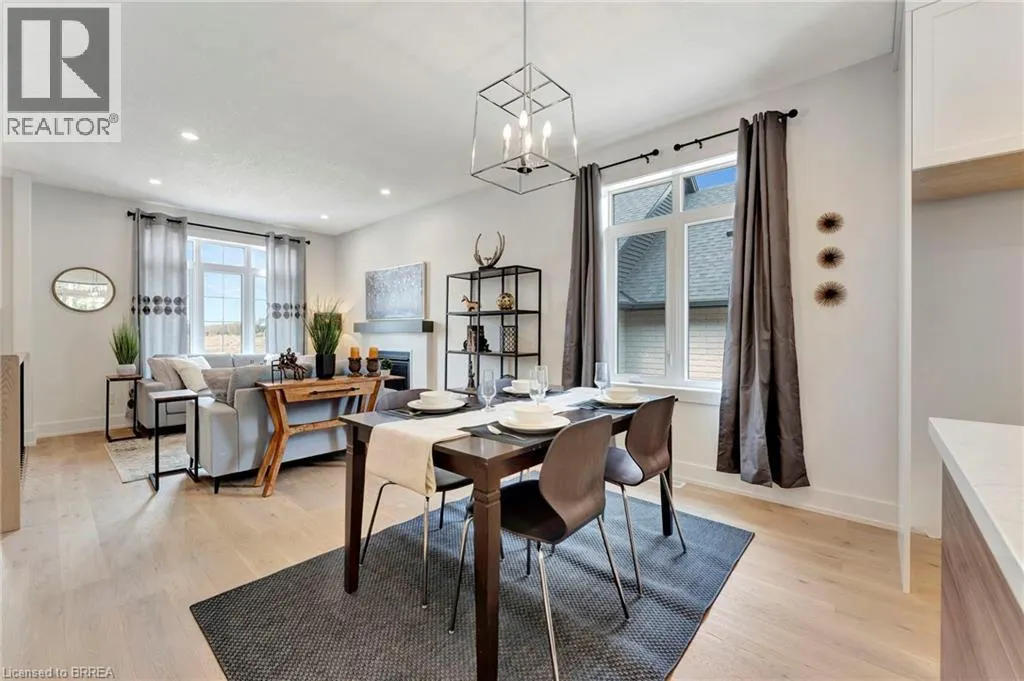 154 VANROOY Trail